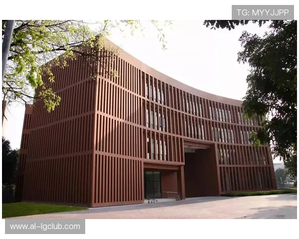 足球三层楼高度是多少探讨及其与其他建筑高度的比较分析